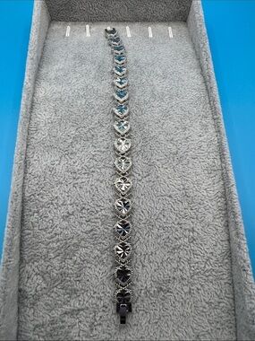 Heart Link Bracelet - Silver Tone